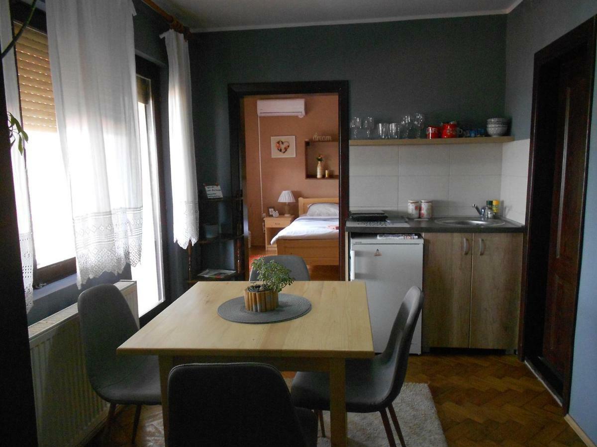Hostelche Guest House Szendrő Kültér fotó